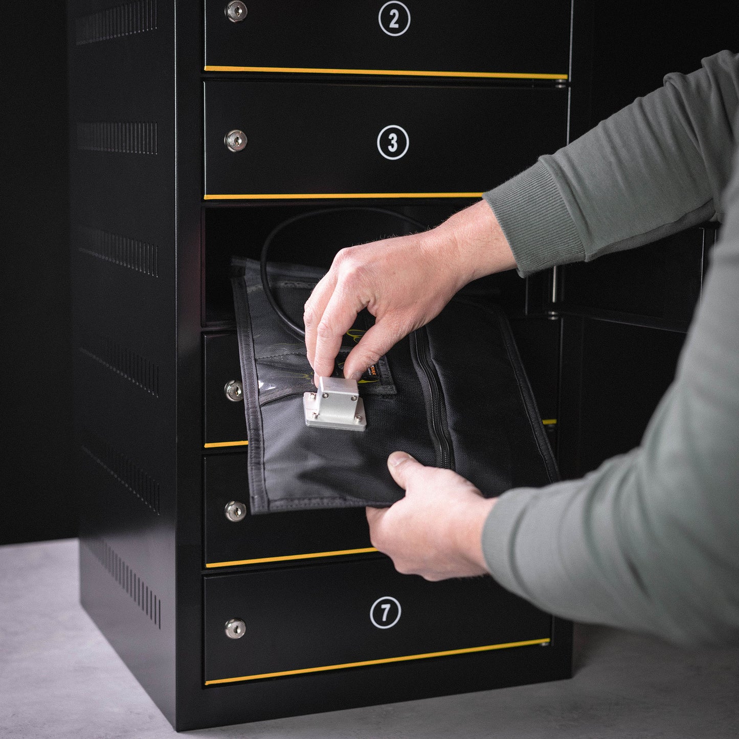 JACKET Pro Window Port Faraday Bag – 16" x 10.5" w/cables