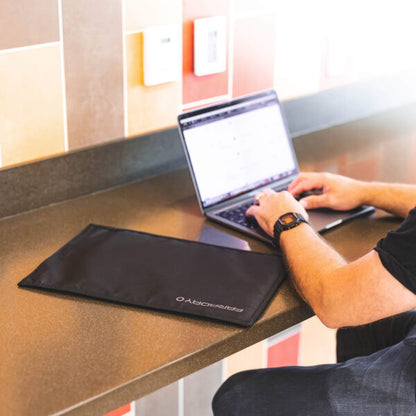 JACKET Pro Faraday CORDURA® Laptop Bag – Magnetic Closure (9.5″ x 13″)